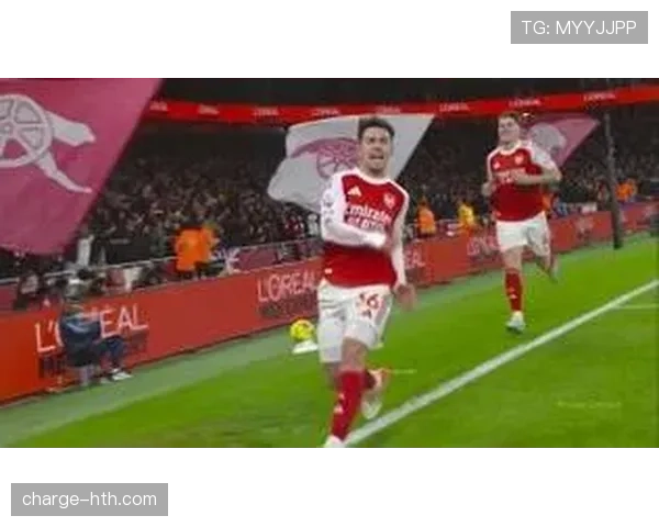 热苏斯禁区威胁再现，助球队领跑积分榜引关注